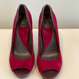 BEAUTIFUL BURGUNDY DVF PEEP TOE pump 6.5